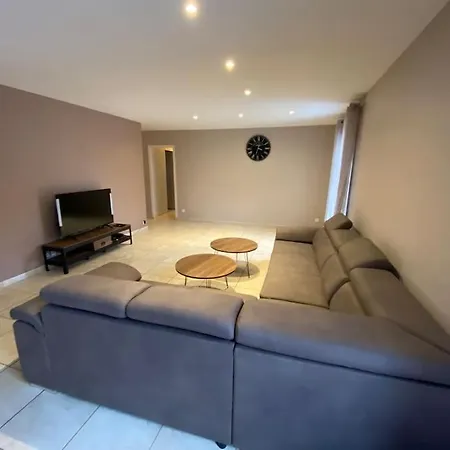 Avec Piscine, Proche De Toutes Commodites *