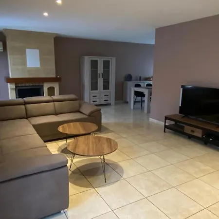 Avec Piscine, Proche De Toutes Commodites Sainte-Eulalie (Gironde)