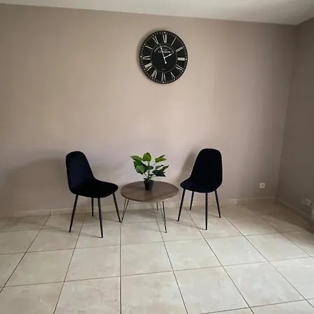Avec Piscine, Proche De Toutes Commodites *
