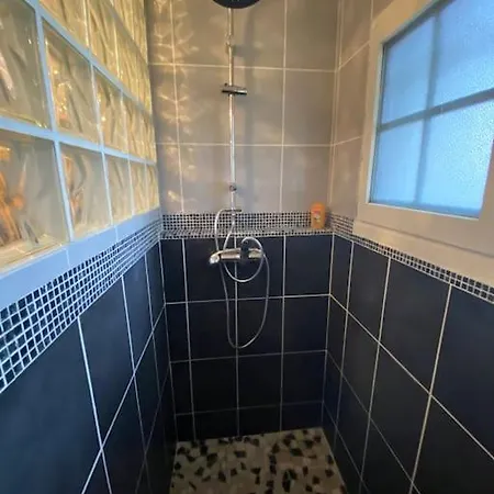 Avec Piscine, Proche De Toutes Commodites Villa