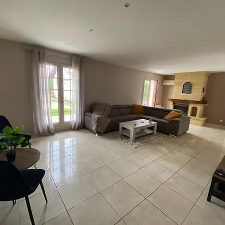 Avec Piscine, Proche De Toutes Commodites