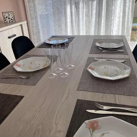 Avec Piscine, Proche De Toutes Commodites *